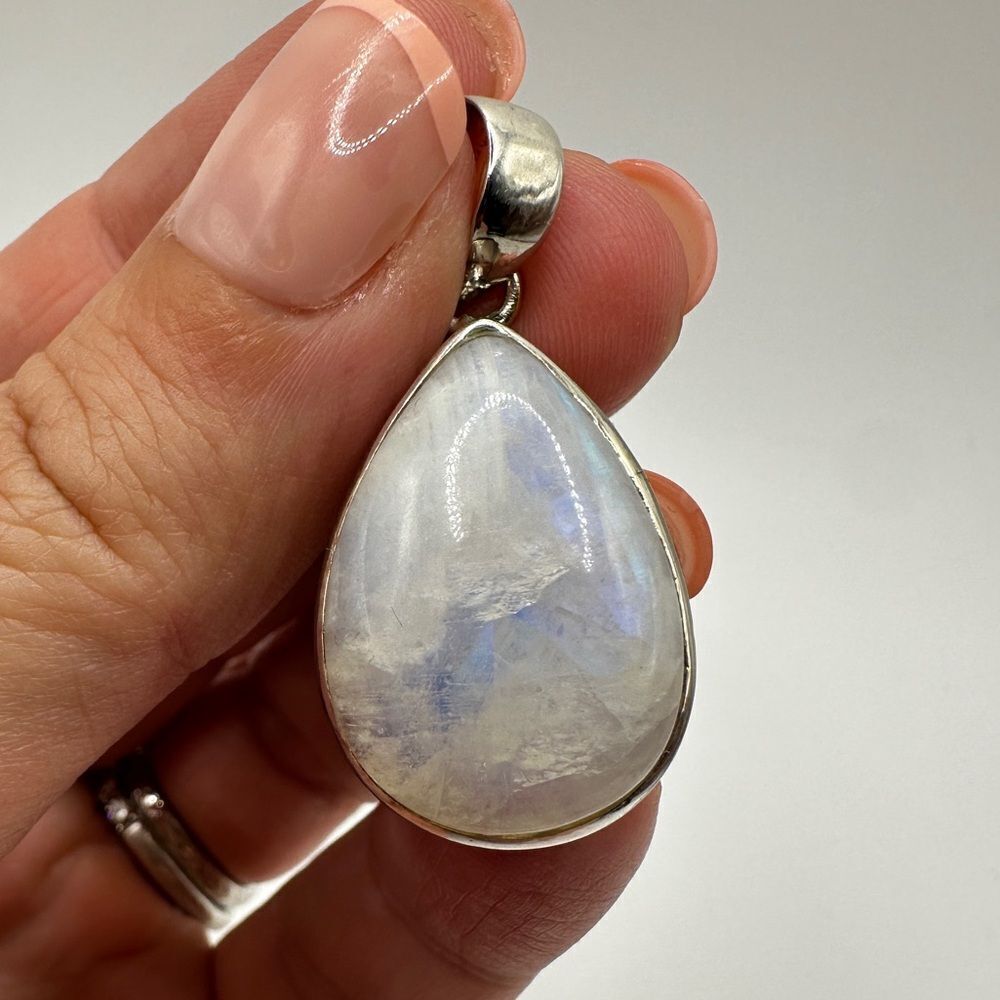 Stunning 16x23mm Moonstone cabochon pendant set in solid sterling silver! - Picture 10 of 10